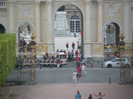  badauds, petit train, arc Héré, place Stanislas